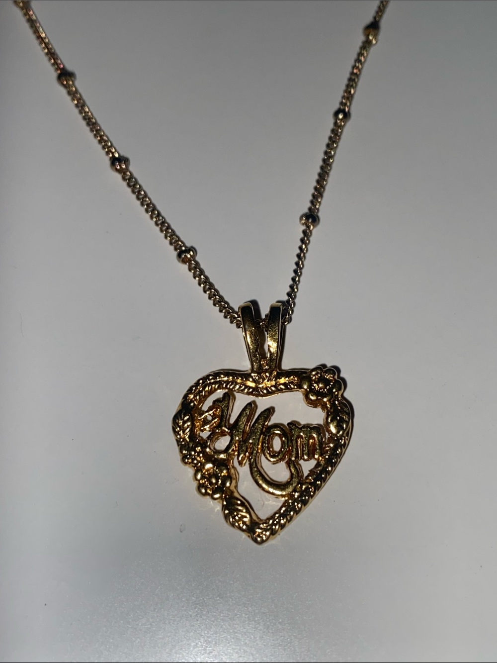 Gold 'Mom' Heart Pendant Necklace
